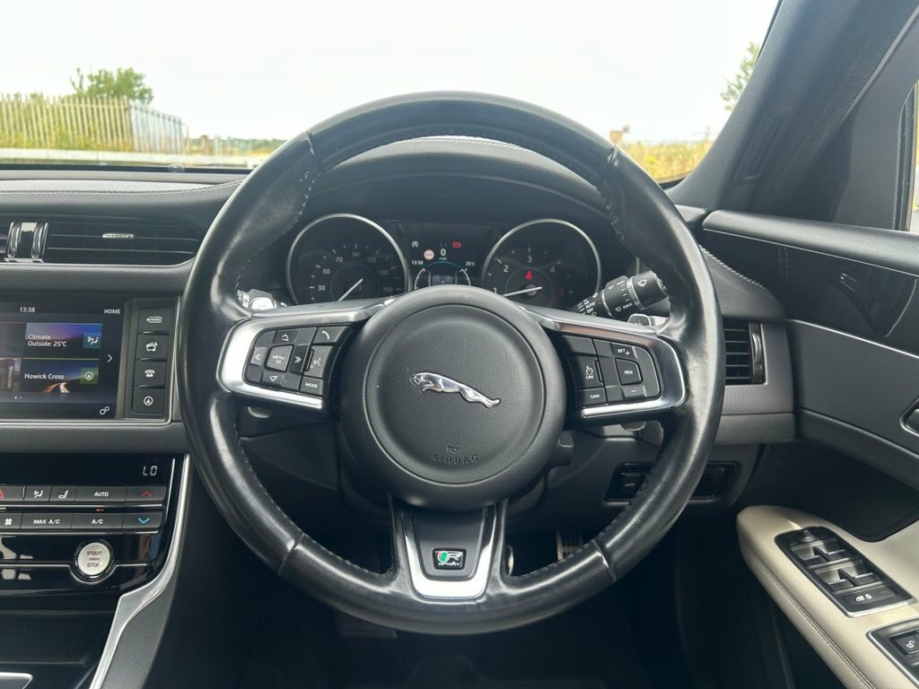 Jaguar XF R-sport White #15