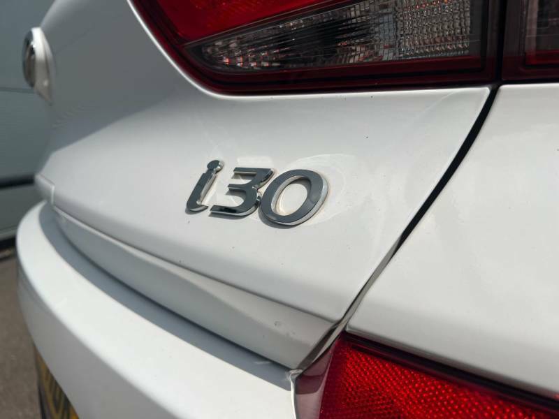 Hyundai I30 1.0T Gdi Se Nav White #2