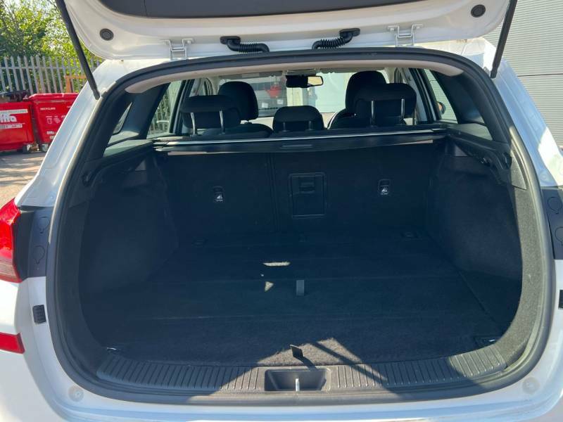 Hyundai I30 1.4T Gdi Se Nav Dct White #4