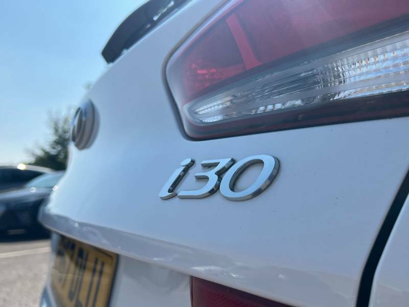 Hyundai I30 1.4T Gdi Se Nav Dct White #3