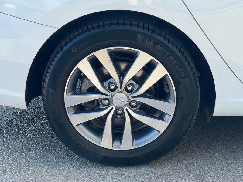 Hyundai I30 1.4T Gdi Se Nav Dct White #6