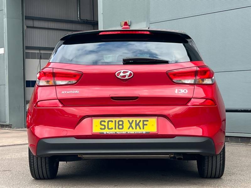 Hyundai I30 1.6 Crdi Premium Red #5
