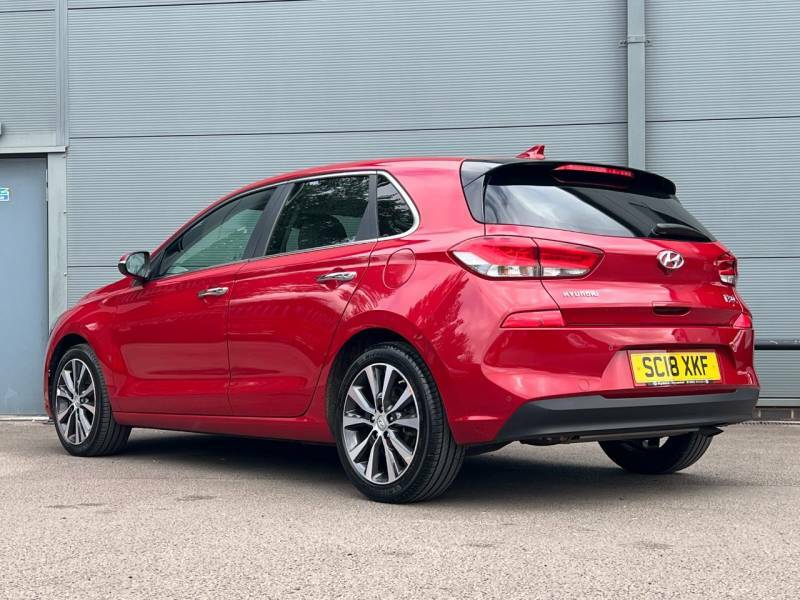 Hyundai I30 1.6 Crdi Premium Red #4