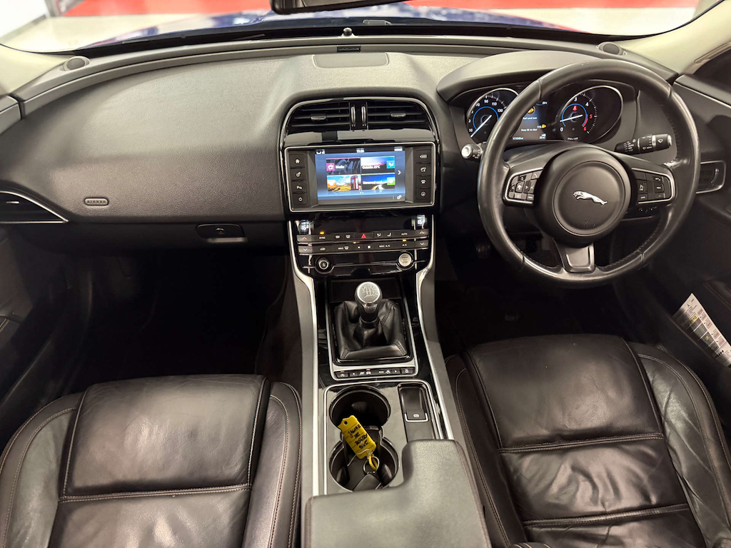 Jaguar XE Prestige D Blue #4