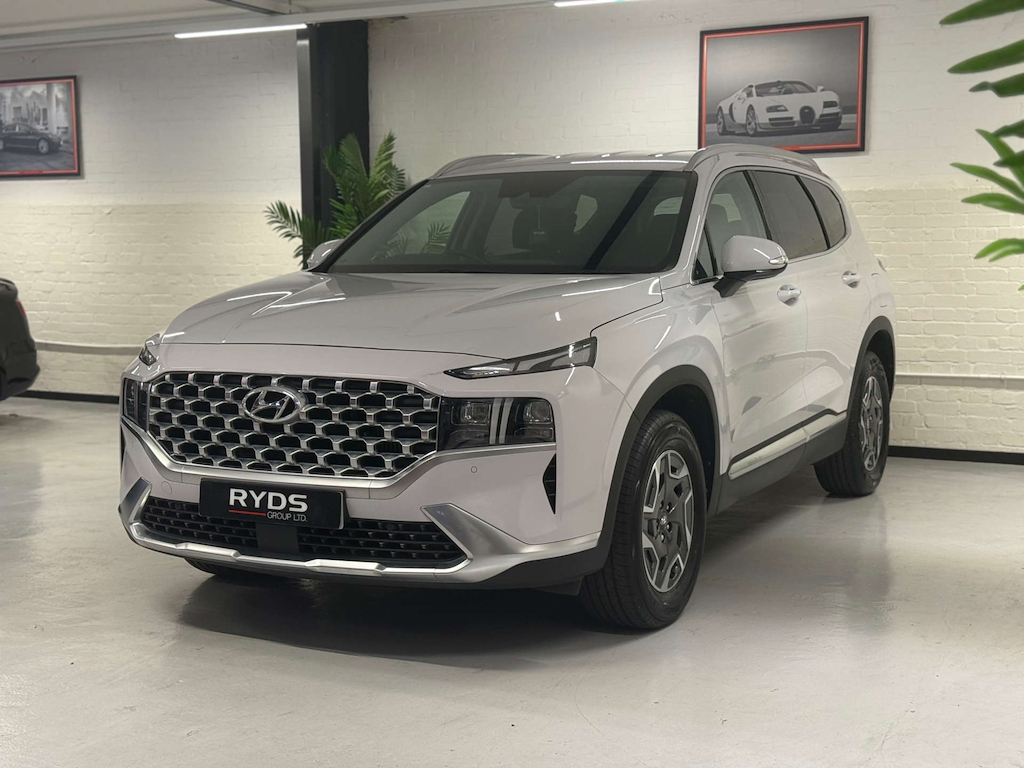 Hyundai Santa Fe Suv White #3