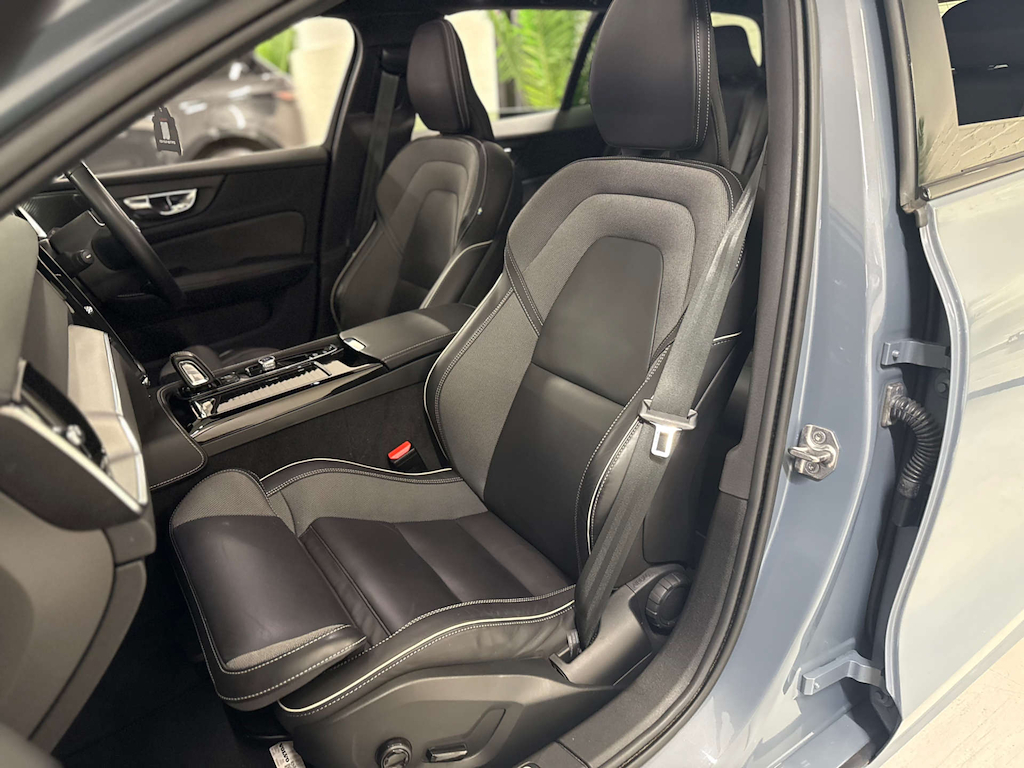 Volvo V60 2.0 B4p R Design Blue #21