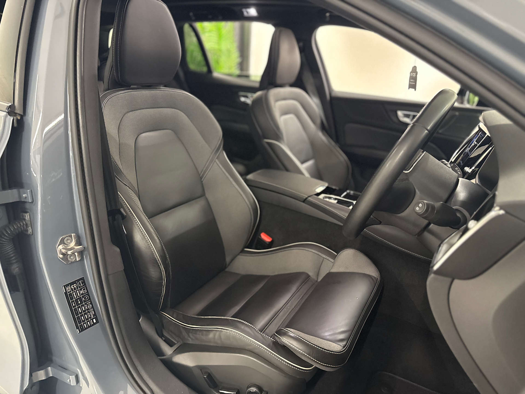 Volvo V60 2.0 B4p R Design Blue #10