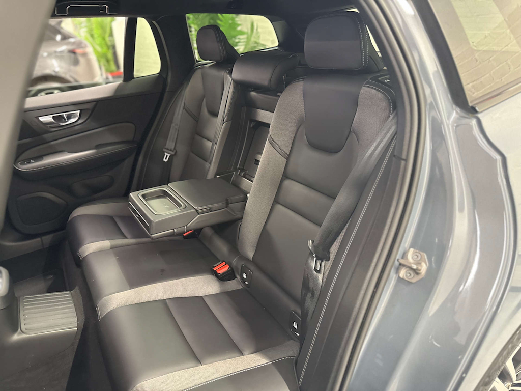 Volvo V60 2.0 B4p R Design Blue #23