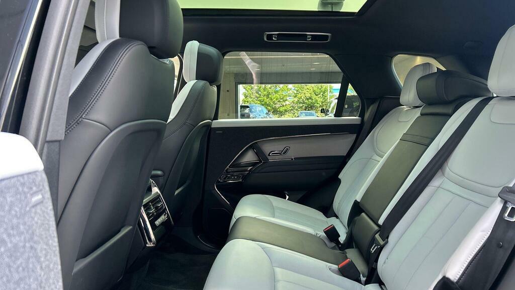Land Rover Range Rover Sport 3.0 D300 Dynamic Se Black #4