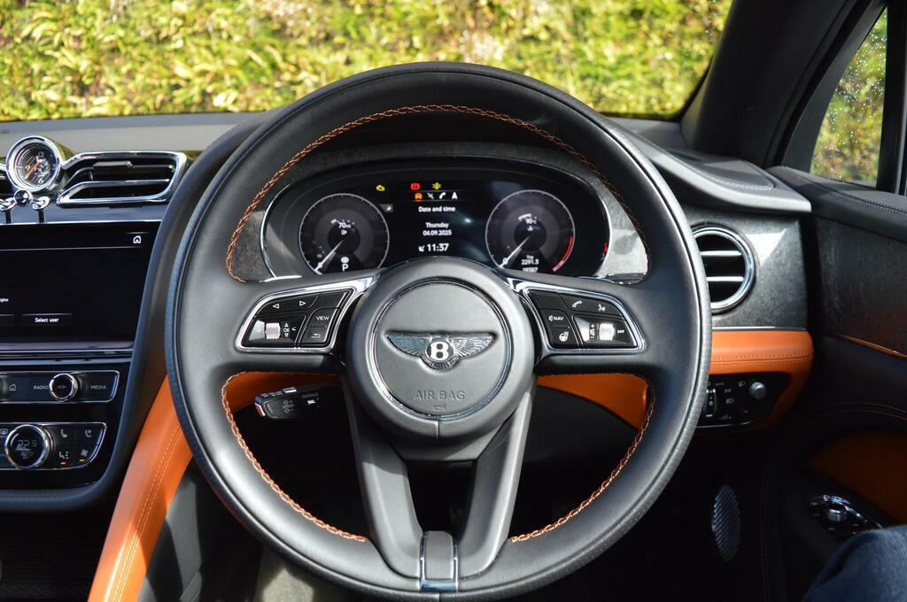 Bentley Bentayga Hybrid Odyssean Edition Vat Q Blue #12