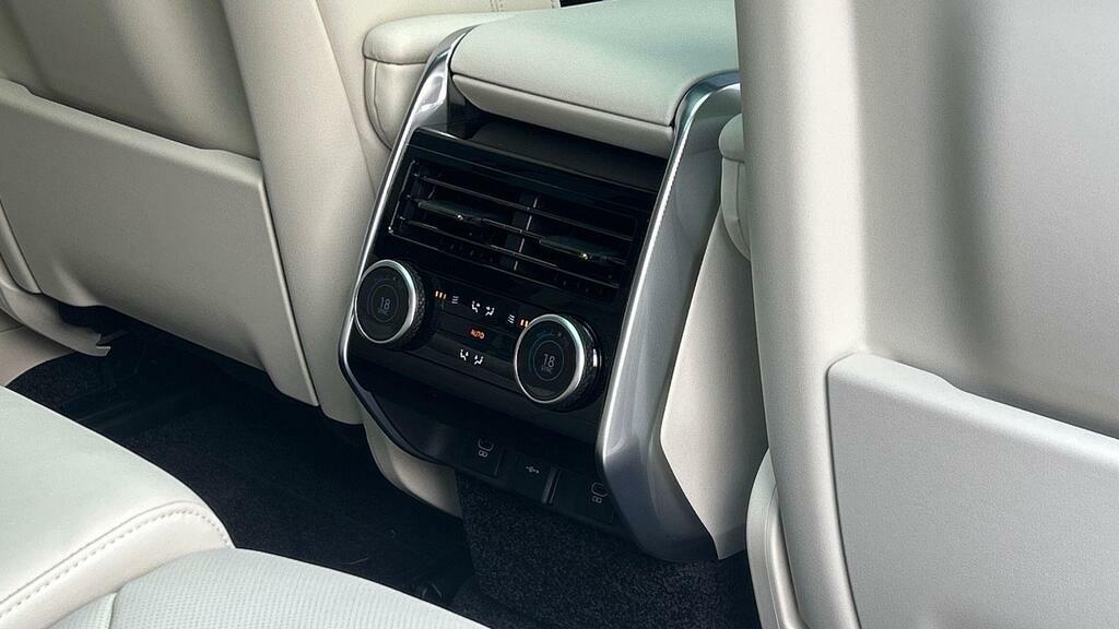 Land Rover Range Rover P550e Sv British Racing Green In Satin Finish Green #18