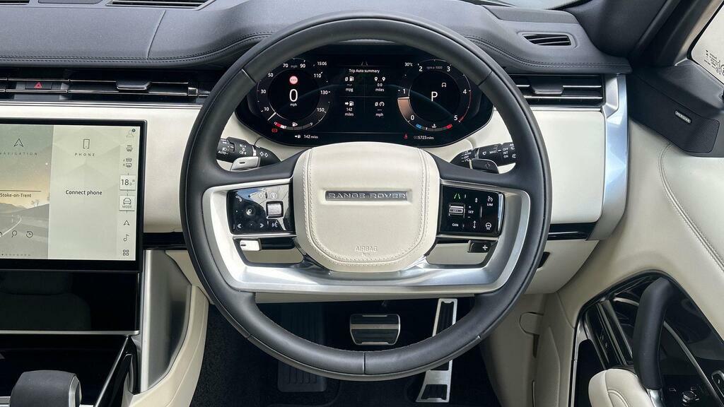 Land Rover Range Rover P550e Sv British Racing Green In Satin Finish Green #15