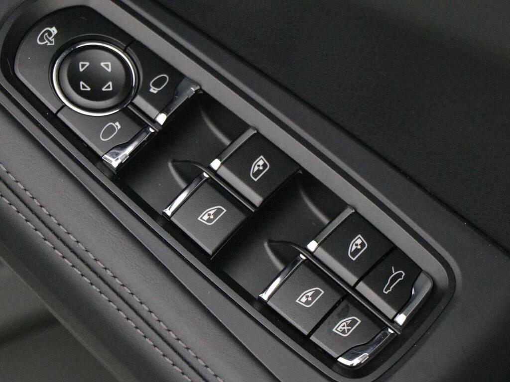 Porsche Macan 2.9T V6 S Suv Pdk 4Wd Euro 6 Ss 380 YS26VPJ White #33