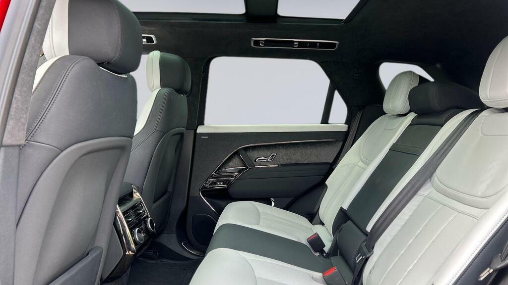Land Rover Range Rover Sport 4.4 P530 V8 Vermillion Edition Red #4