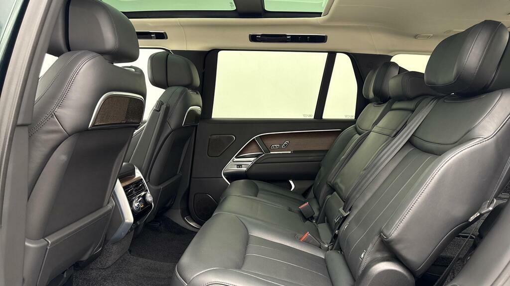 Land Rover Range Rover 4.4 P530 7 Seats Green #4