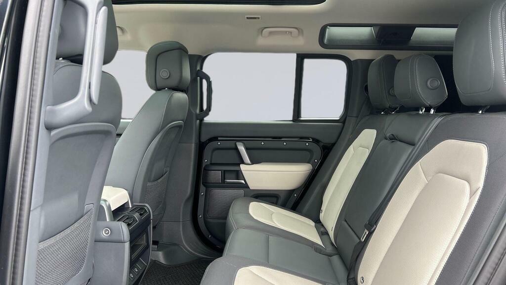 Land Rover Defender 110 3.0 D300 X-dynamic Hse Black #4