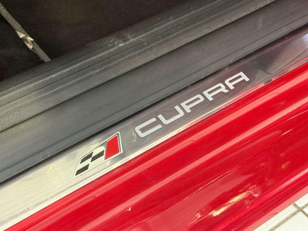 Seat Leon Cupra 300 Red #3
