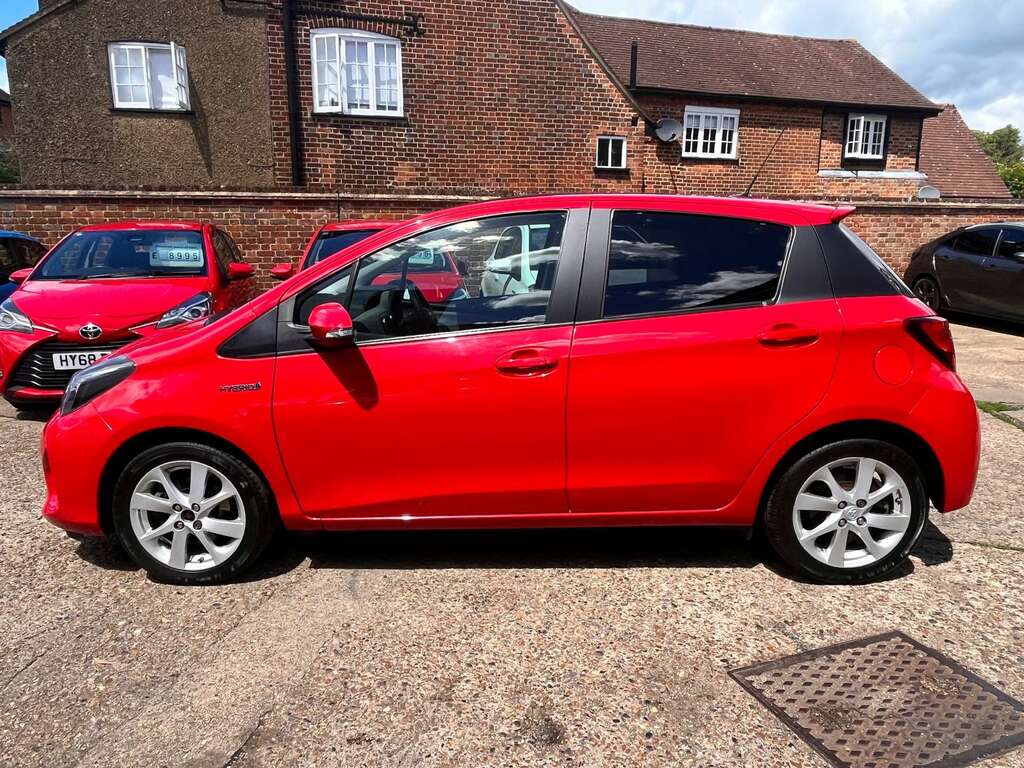 Toyota Yaris 1.5 Yaris Sport Hybrid Vvt-i Cvt KD15VCZ Red #2