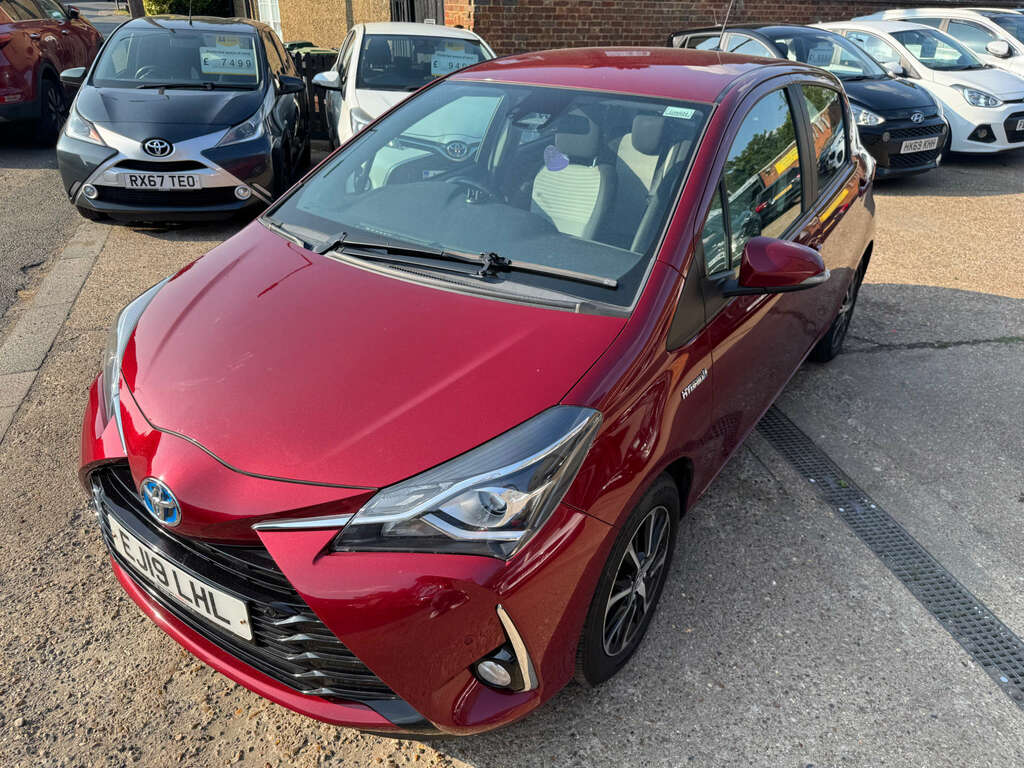 Toyota Yaris Icon Tech White #8