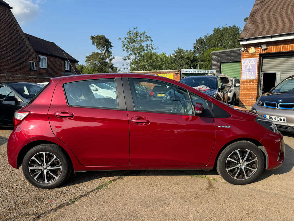 Toyota Yaris Icon Tech White #30