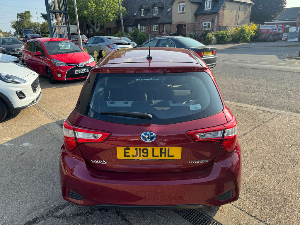 Toyota Yaris Icon Tech White #9