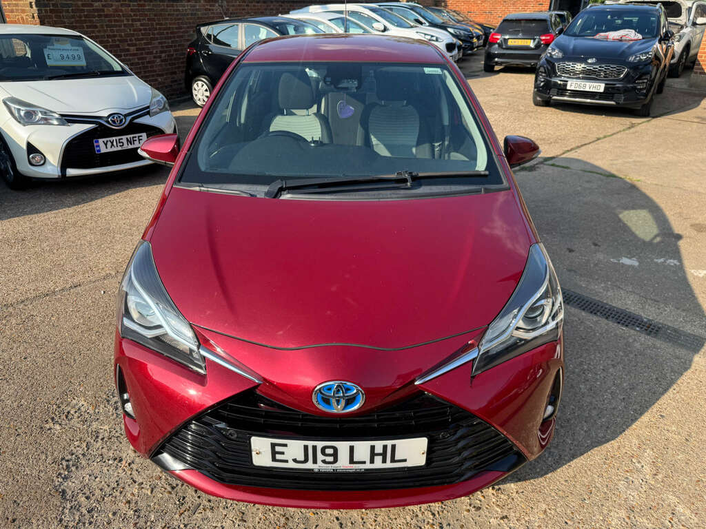 Toyota Yaris Icon Tech White #7
