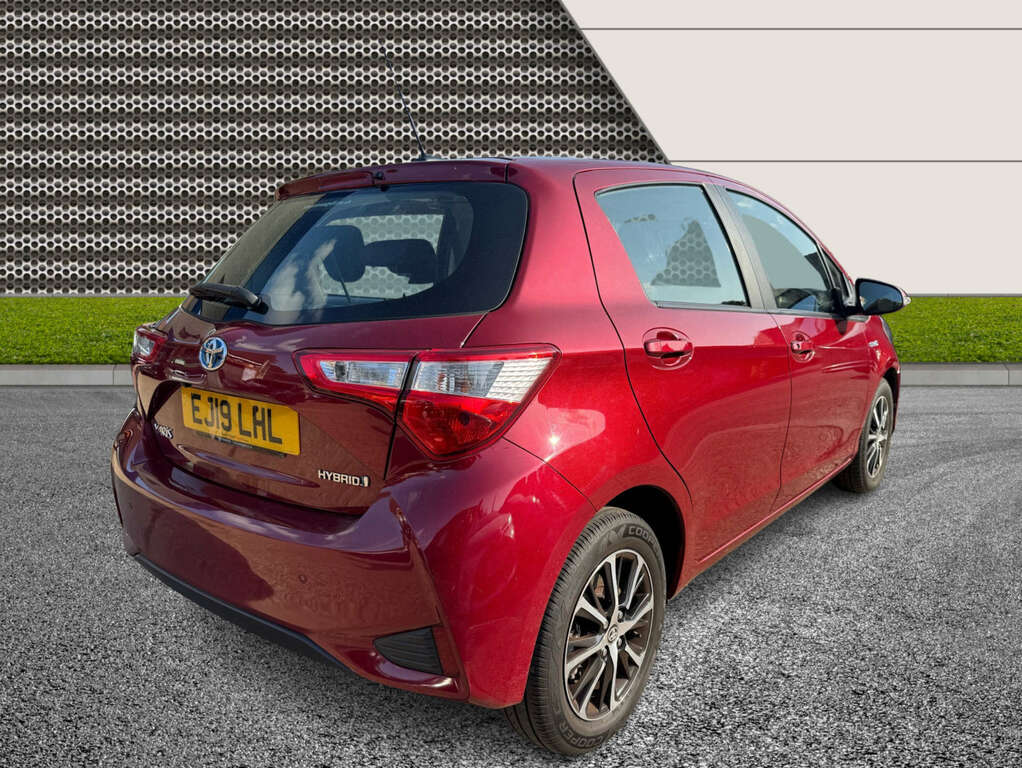 Toyota Yaris 1.5 Yaris Icon Tech Vvt-i Hev Cvt Red #2