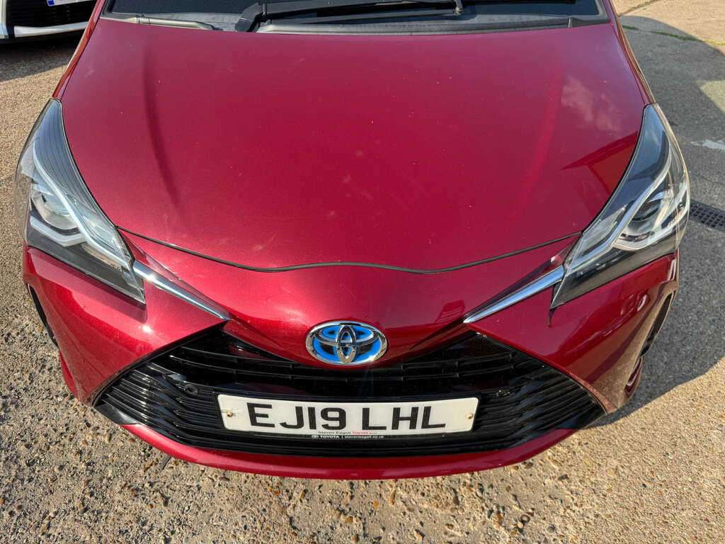 Toyota Yaris Icon Tech White #25