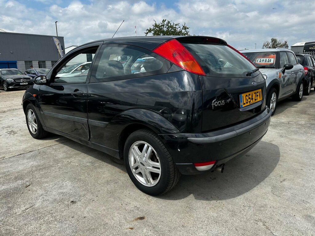 Ford Focus Ghia Silver #8