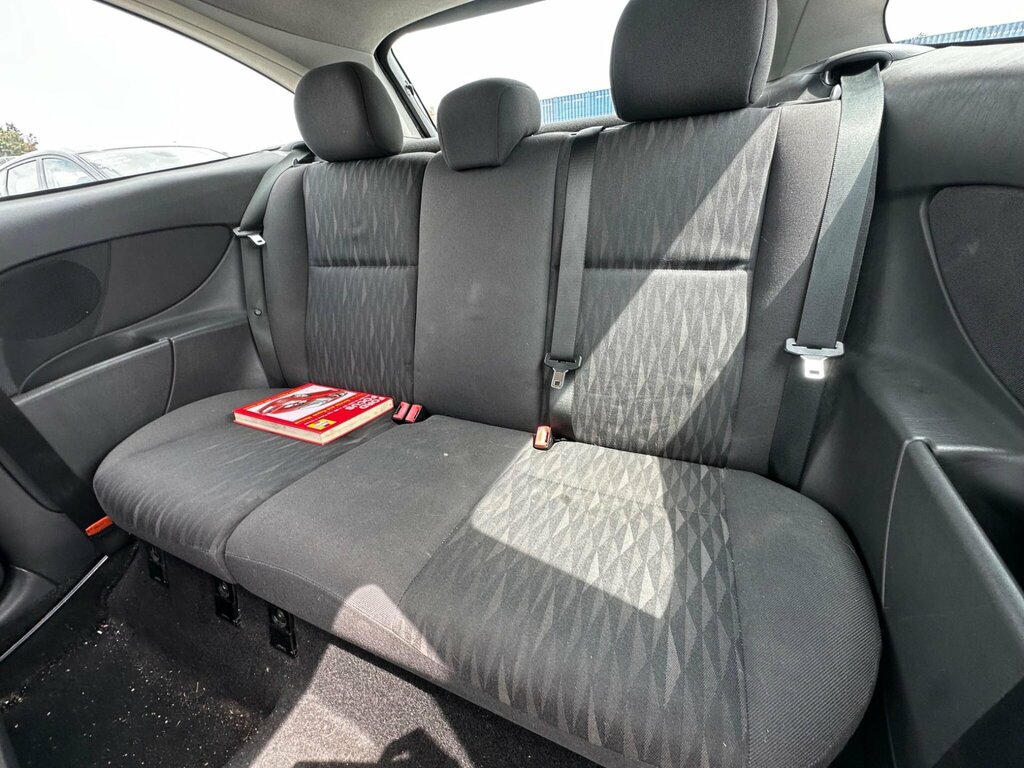 Ford Focus Ghia Silver #26