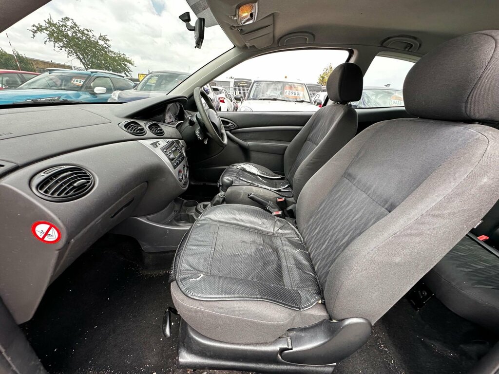 Ford Focus Ghia Silver #19