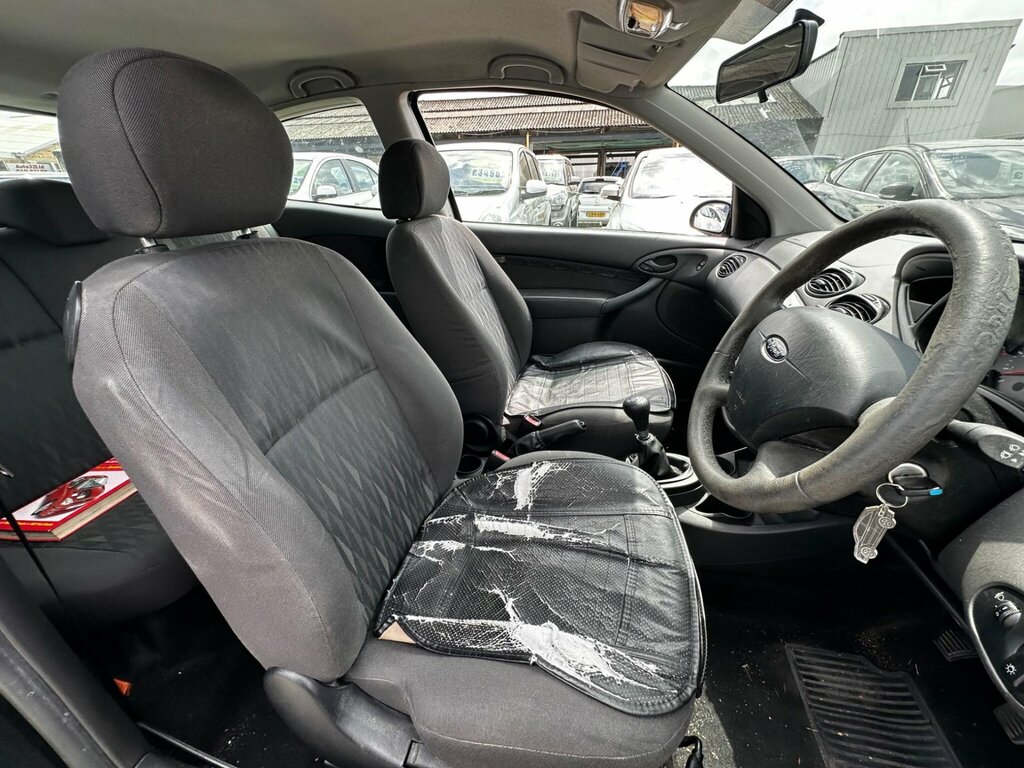 Ford Focus Ghia Silver #13