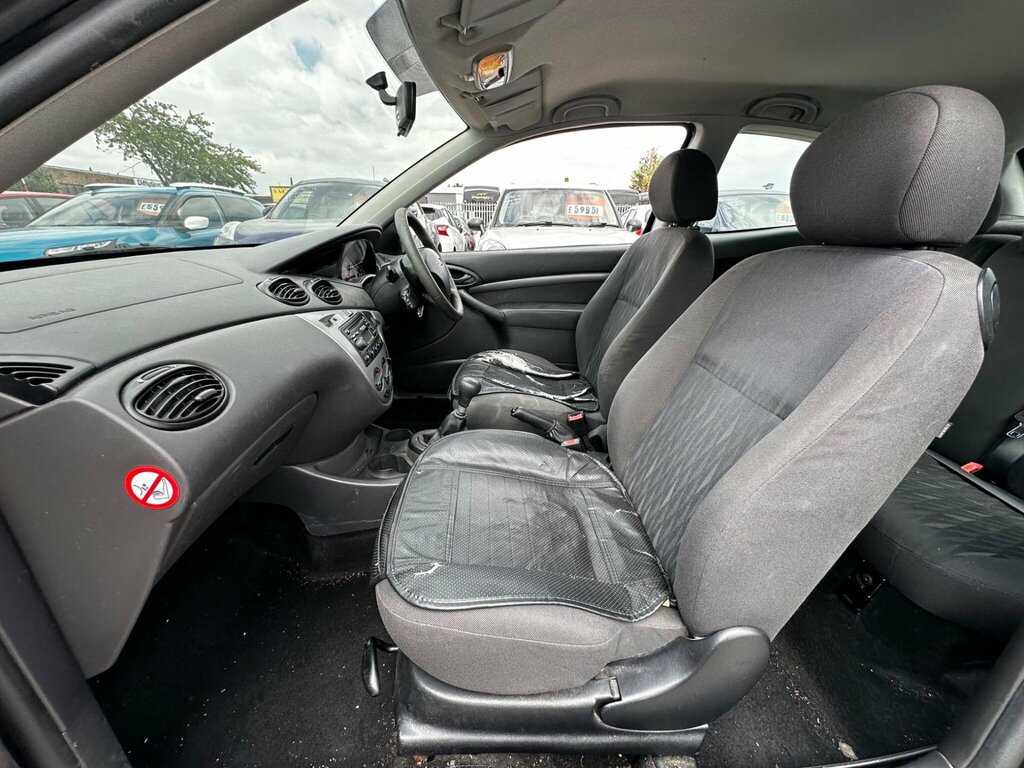 Ford Focus Ghia Silver #17
