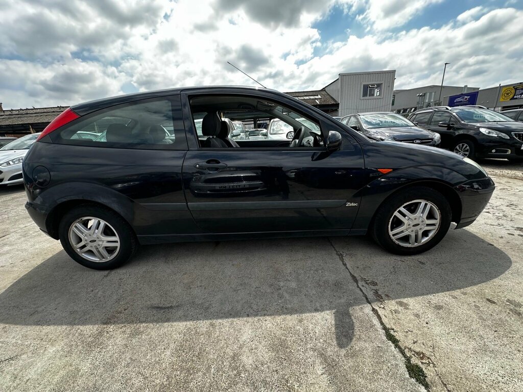 Ford Focus Ghia Silver #9