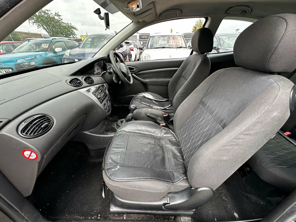 Ford Focus Ghia Silver #18