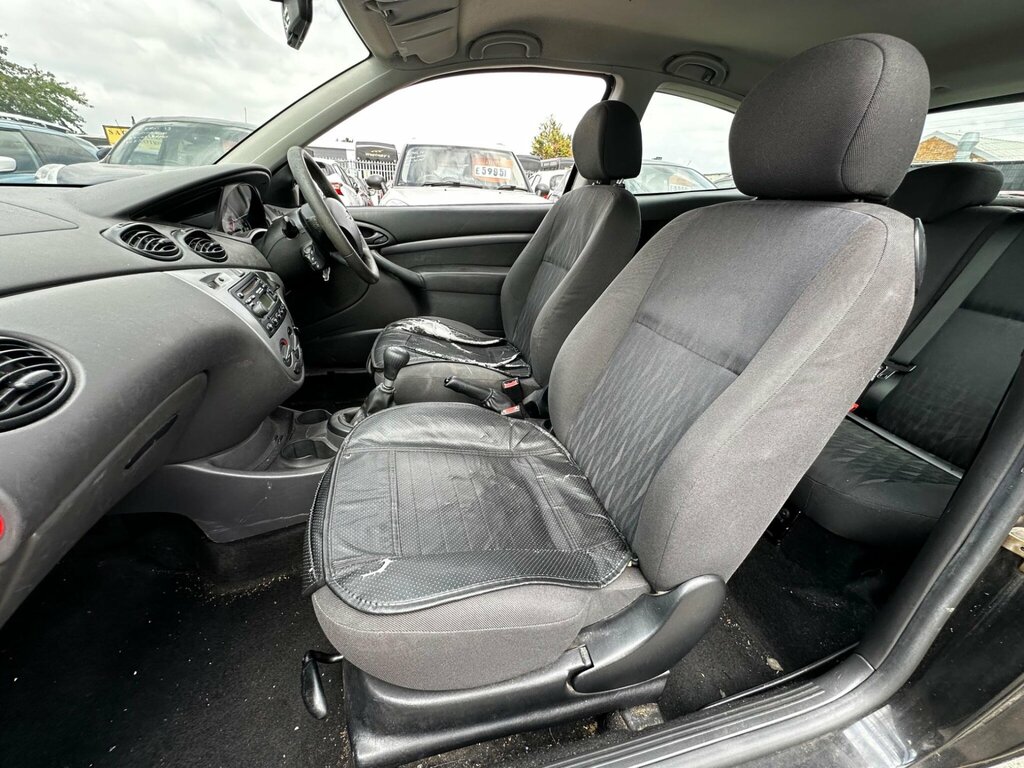 Ford Focus Ghia Silver #20