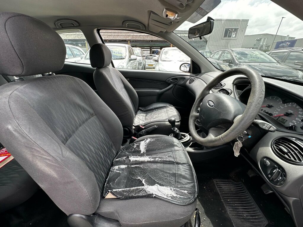 Ford Focus Ghia Silver #14