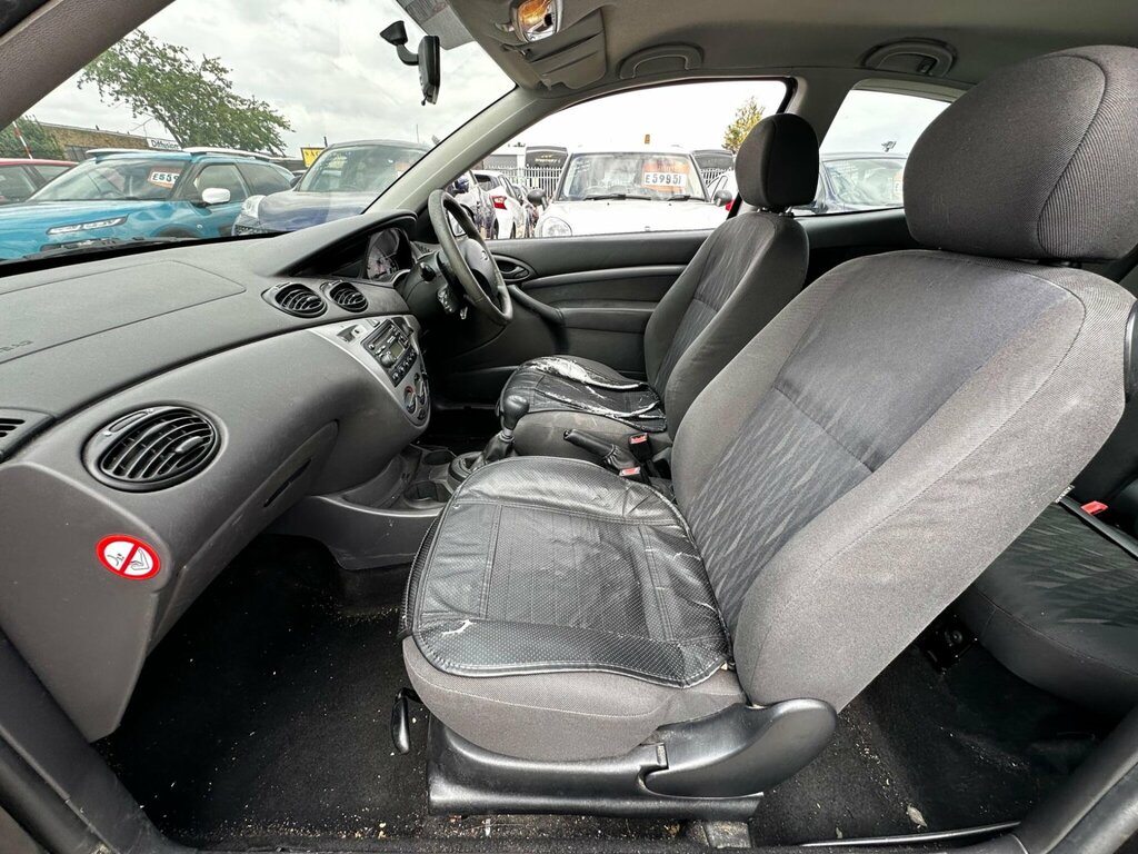 Ford Focus Ghia Silver #21