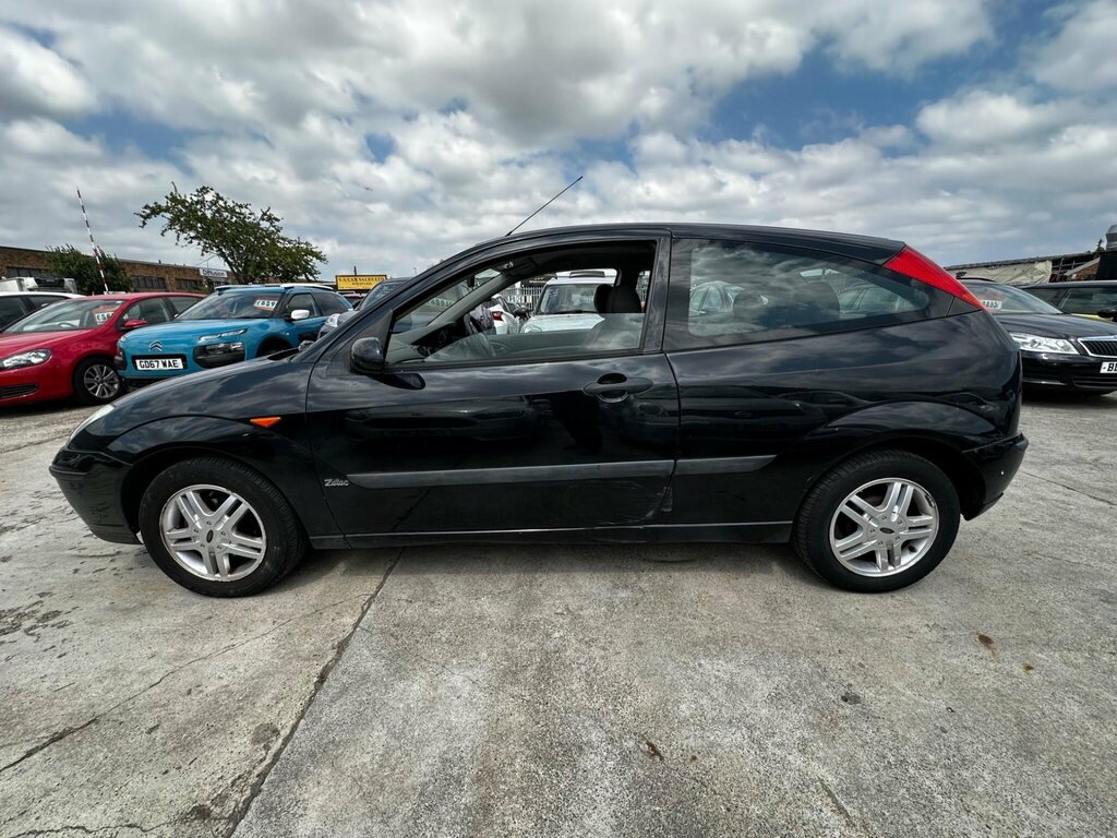 Ford Focus Ghia Silver #10