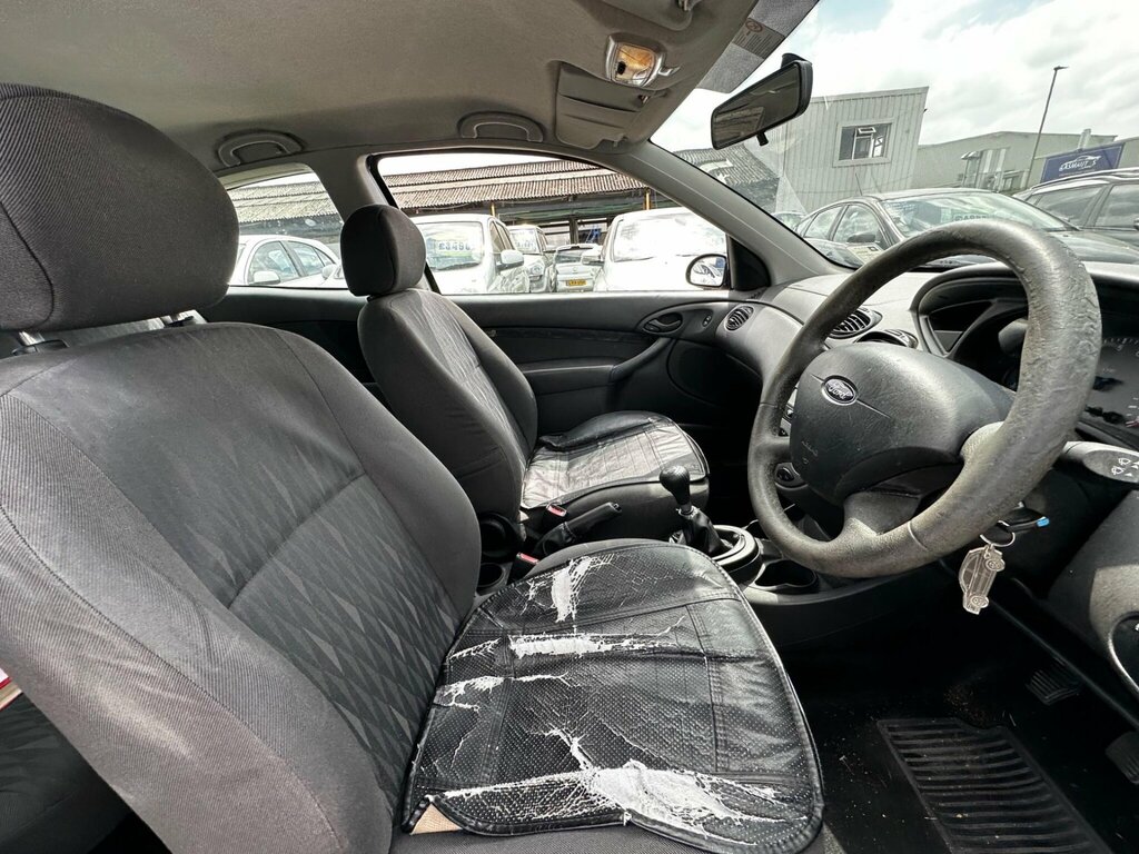 Ford Focus Ghia Silver #15