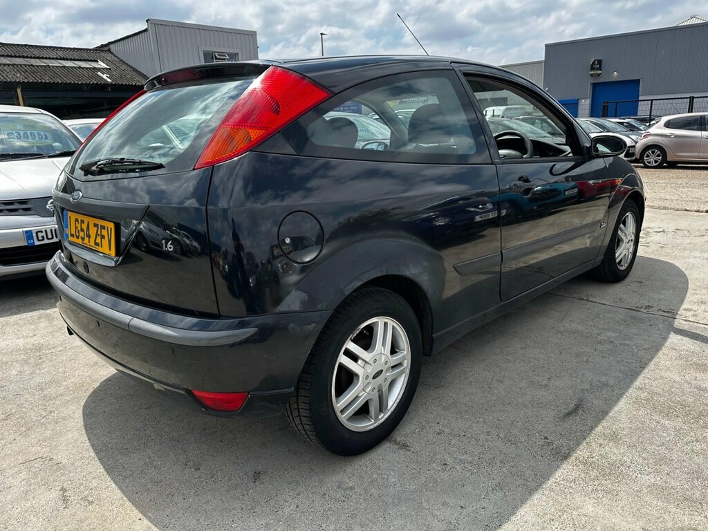 Ford Focus Ghia Silver #7