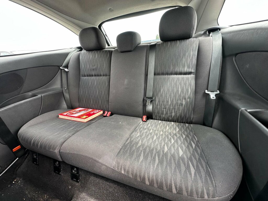 Ford Focus Ghia Silver #22