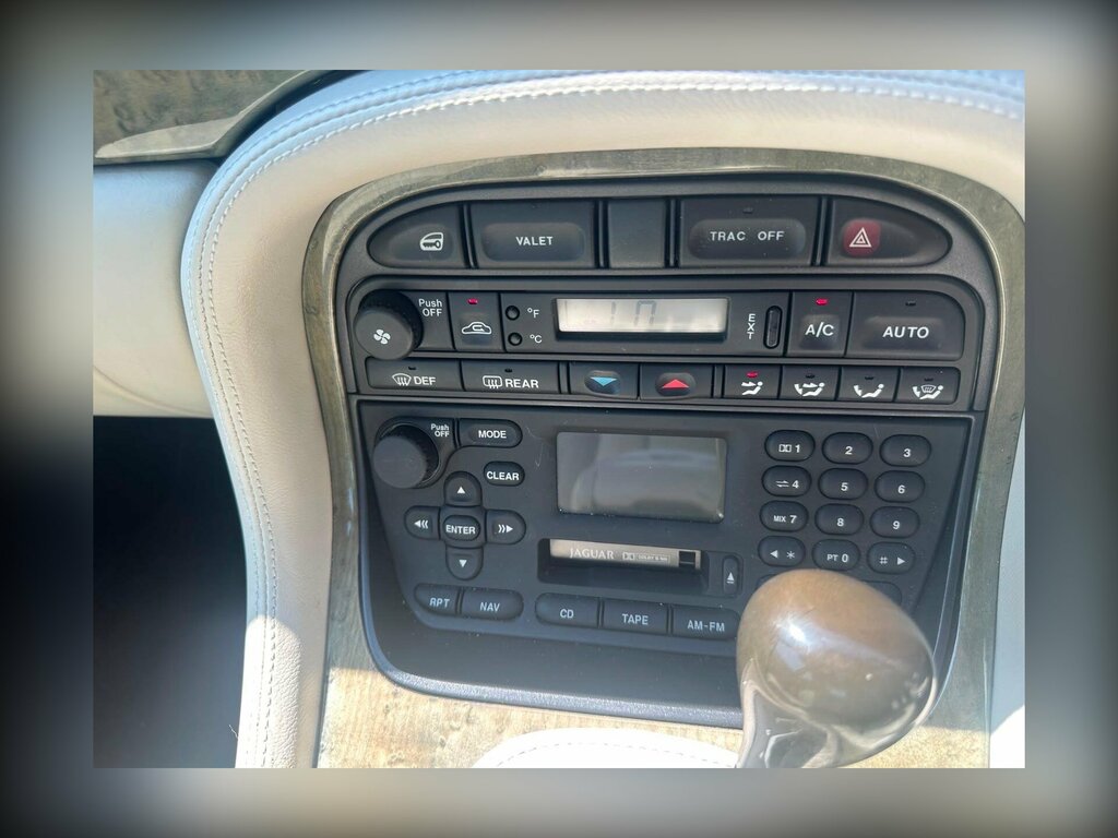Jaguar XJ 2001 51 Reg Saloon 95,000 Miles 4.0L Aut Silver #16