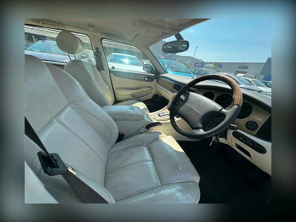 Jaguar XJ 2001 51 Reg Saloon 95,000 Miles 4.0L Aut Silver #17