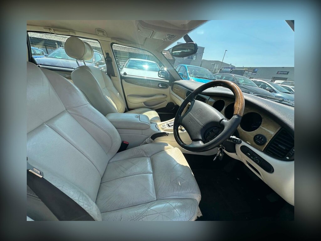 Jaguar XJ 2001 51 Reg Saloon 95,000 Miles 4.0L Aut Silver #25