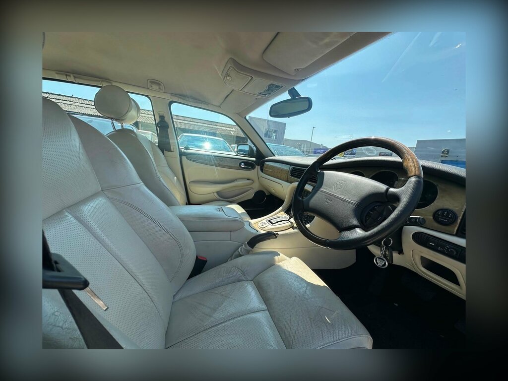 Jaguar XJ 2001 51 Reg Saloon 95,000 Miles 4.0L Aut Silver #24