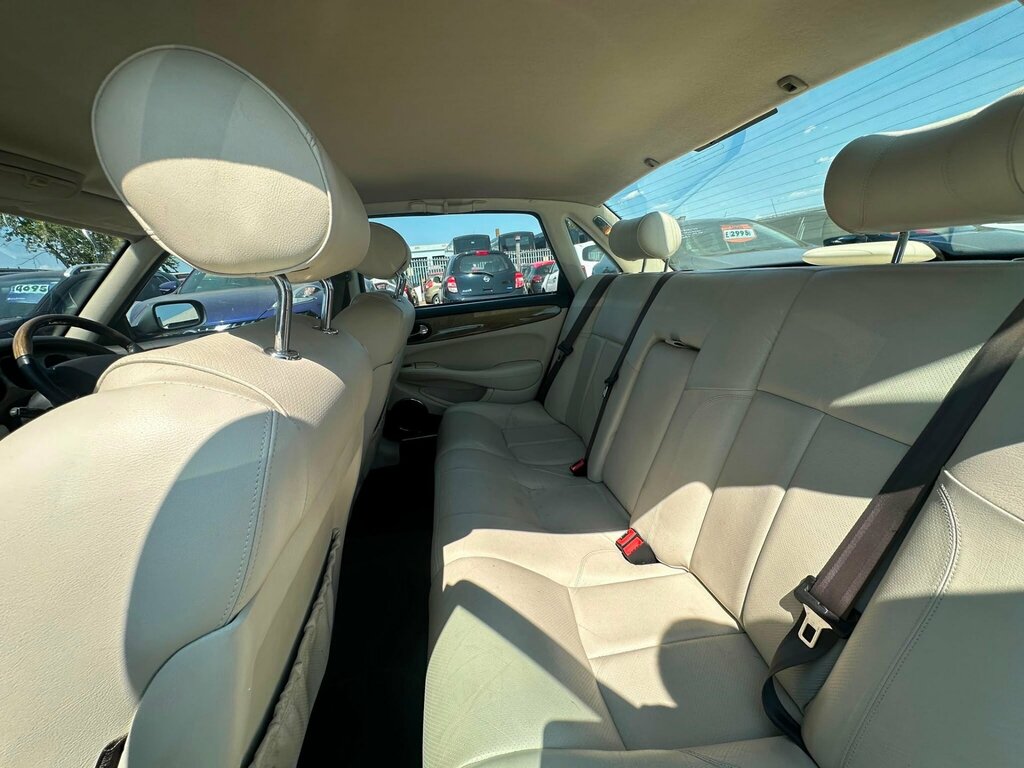 Jaguar XJ 2001 51 Reg Saloon 95,000 Miles 4.0L Aut Silver #35