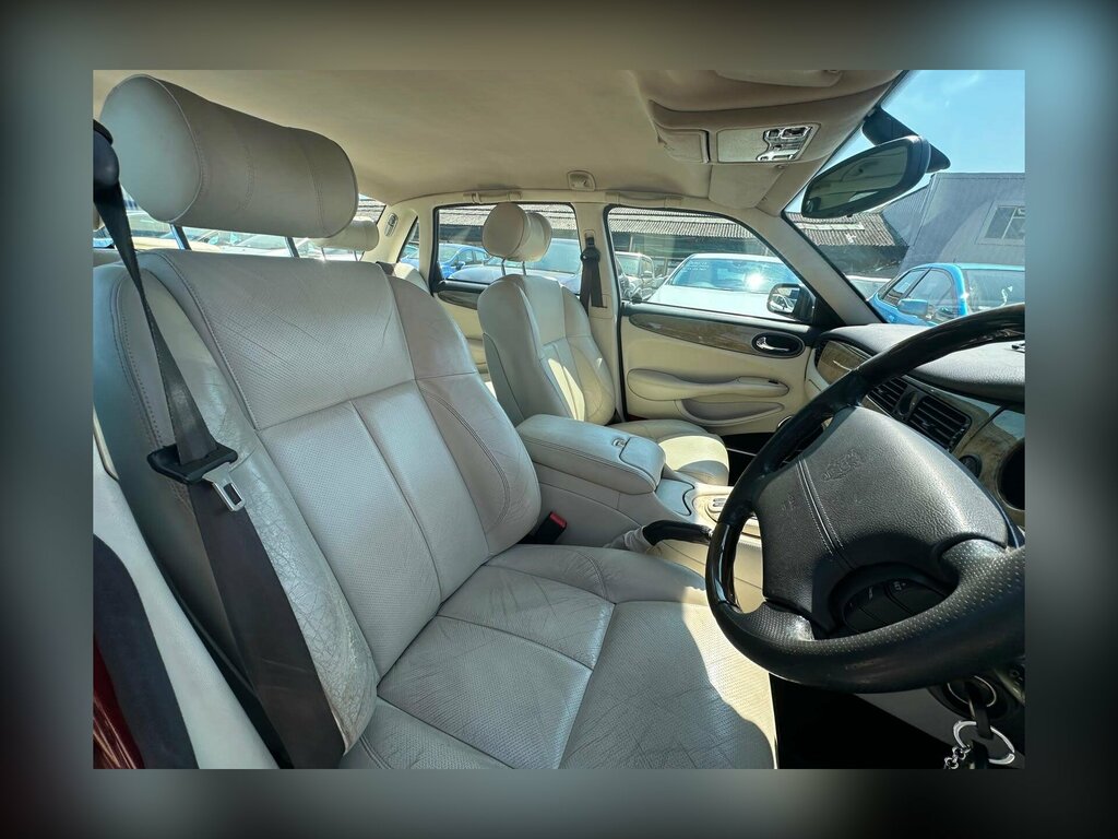 Jaguar XJ 2001 51 Reg Saloon 95,000 Miles 4.0L Aut Silver #19