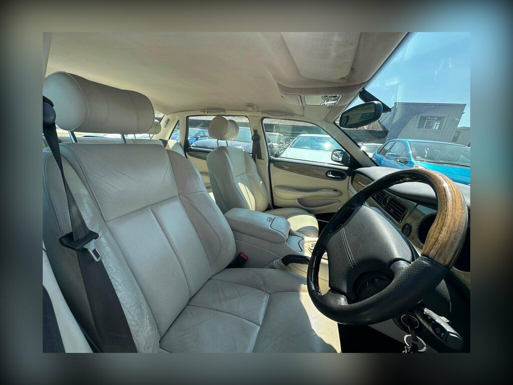 Jaguar XJ 2001 51 Reg Saloon 95,000 Miles 4.0L Aut Silver #18