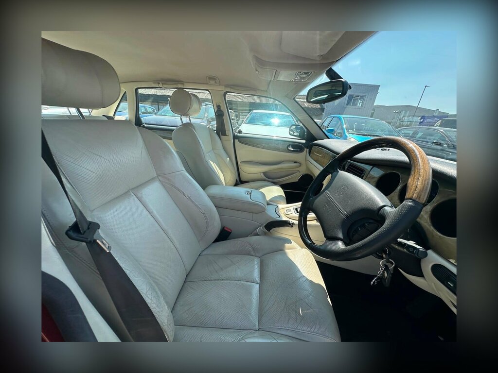 Jaguar XJ 2001 51 Reg Saloon 95,000 Miles 4.0L Aut Silver #23